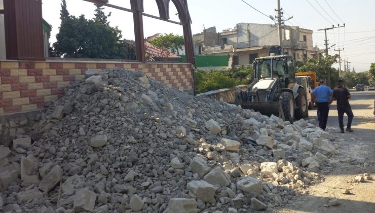 Büyükşehir belediyesi inşaat atıklarını temizliyor
