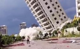 Hasarlı binanın yıkım sırasında çöktüğü anlar kamerada