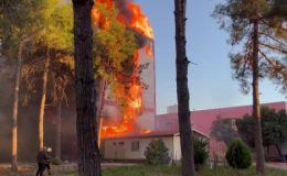 Adanada Hastane Yangını Sürüyor, Tüm Bi̇na Alevlere Tesli̇m Oldu