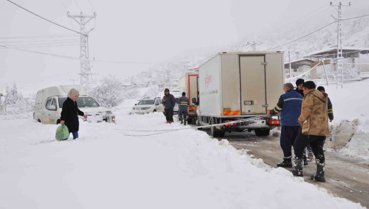 Mersi̇nde Kar Yağışı: Karaman Yolu Büyük Araçlara Kapatıldı